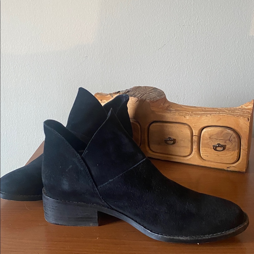 Eileen Fisher Leaf Ankle Suede Boots